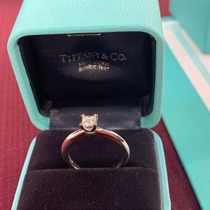 Tiffany platinum Diamonds ring